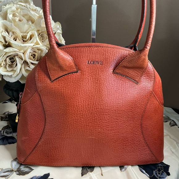 Loewe Red Shoulder Bag with Textured Leather and Scarf Accent - Picture 9 of 15